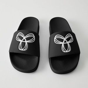 Aritzia TNA The Perfect Slide